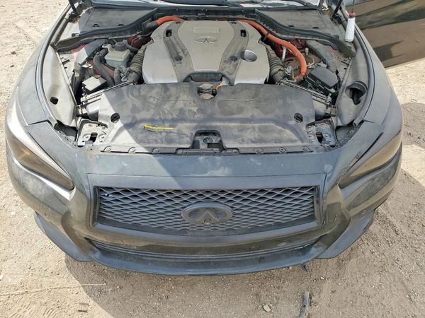 2014 INFINITI Q50 — Engine bay