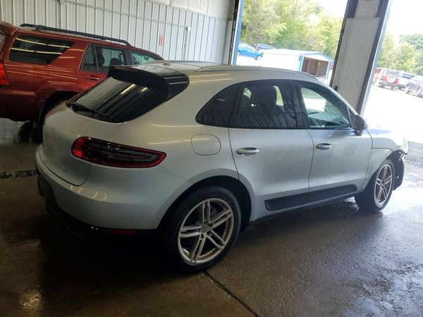 2015 PORSCHE MACAN