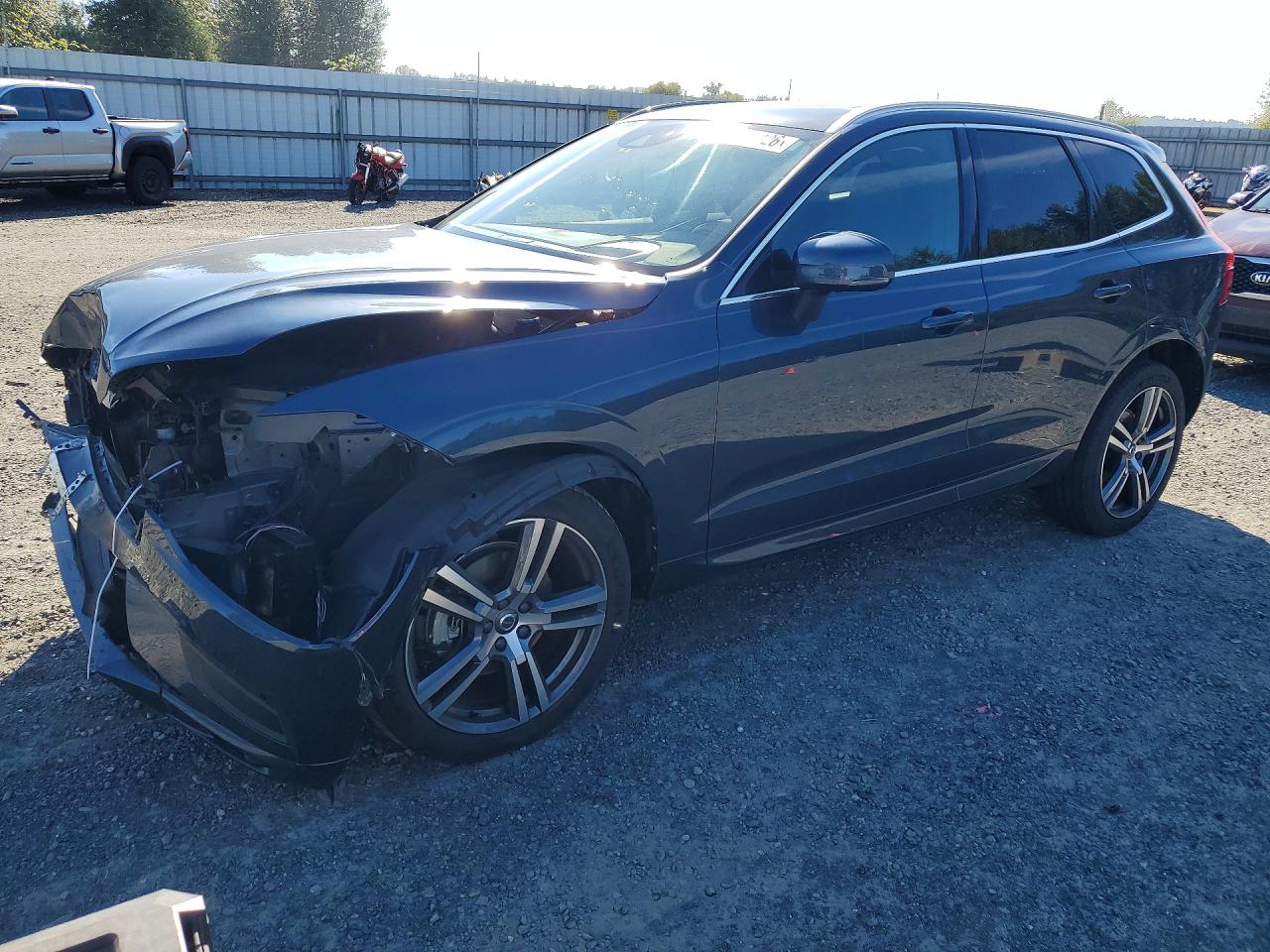 2021 VOLVO XC60 Momentum