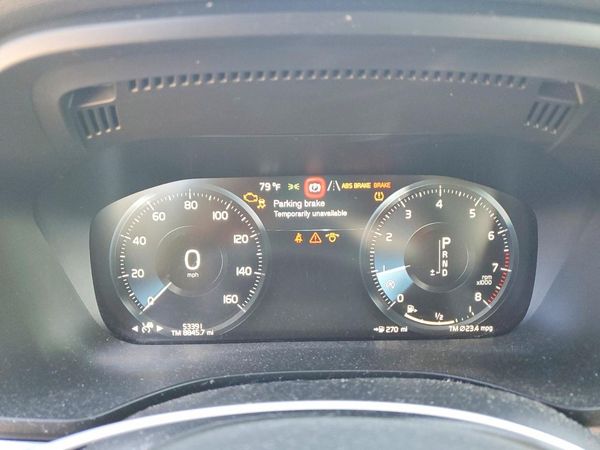 2021 VOLVO XC60 Momentum