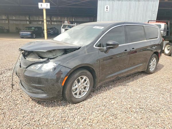 2022 CHRYSLER VOYAGER