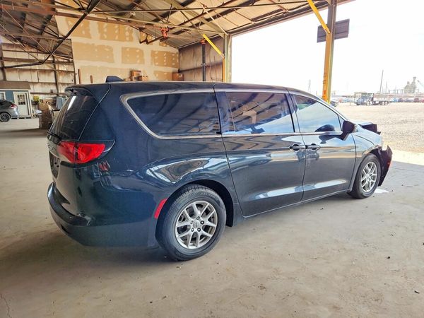 2022 CHRYSLER VOYAGER
