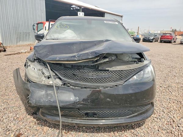 2022 CHRYSLER VOYAGER