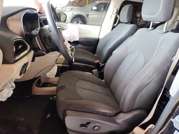 2022 CHRYSLER VOYAGER