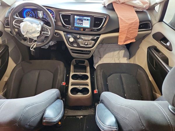 2022 CHRYSLER VOYAGER