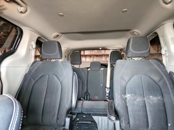 2022 CHRYSLER VOYAGER