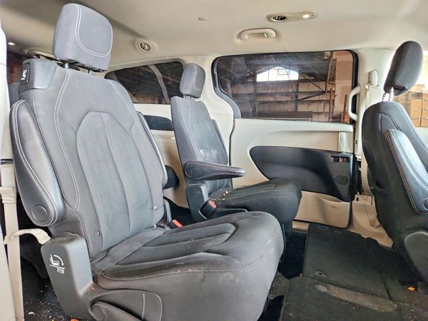 2022 CHRYSLER VOYAGER