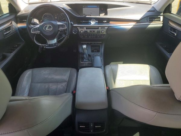 2016 LEXUS ES