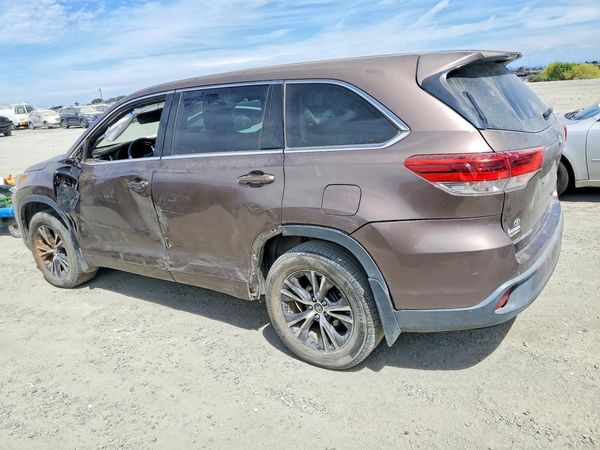 2018 TOYOTA HIGHLANDER LE/LE Plus