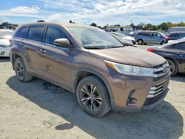 2018 TOYOTA HIGHLANDER LE/LE Plus