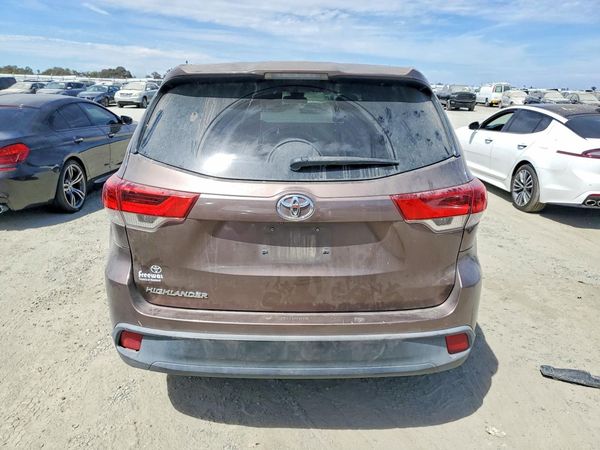 2018 TOYOTA HIGHLANDER LE/LE Plus