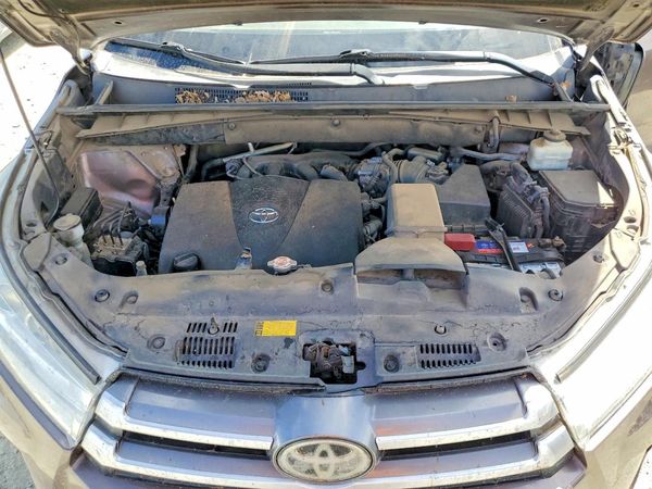 2018 TOYOTA HIGHLANDER LE/LE Plus