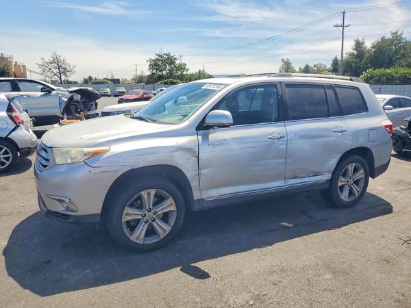 2013 TOYOTA HIGHLANDER