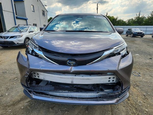 2021 TOYOTA SIENNA LE