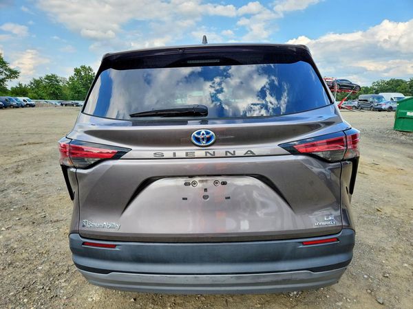 2021 TOYOTA SIENNA LE