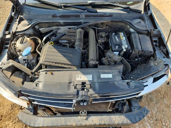 2017 VOLKSWAGEN JETTA S — Engine bay