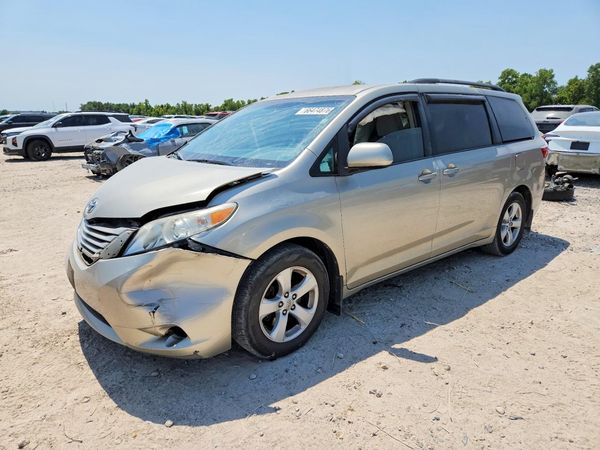 2015 TOYOTA SIENNA