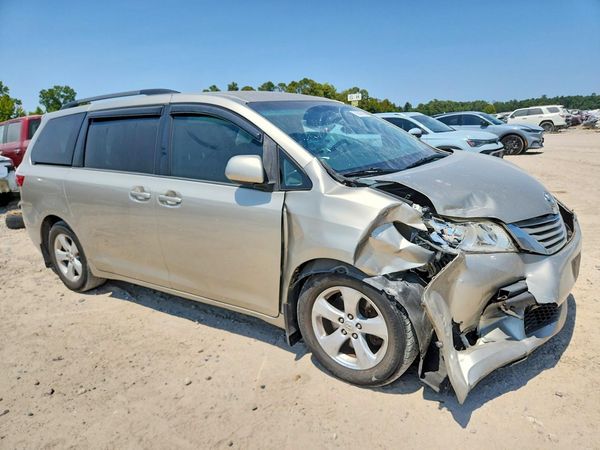 2015 TOYOTA SIENNA