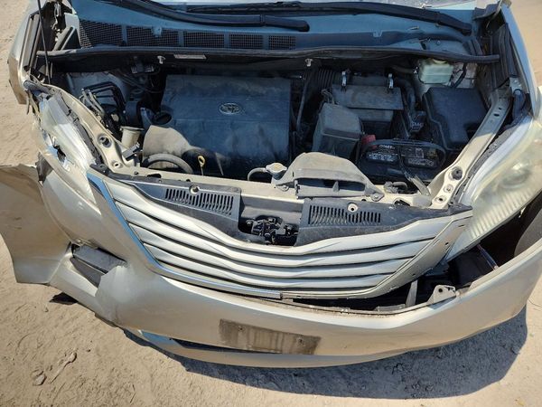 2015 TOYOTA SIENNA