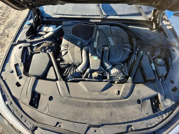 2017 BMW 7 SERIES — Engine bay