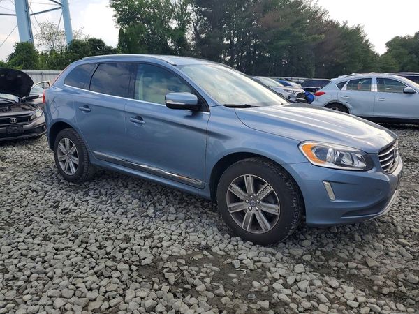 2017 VOLVO XC60 Inscription — Passenger 3/4