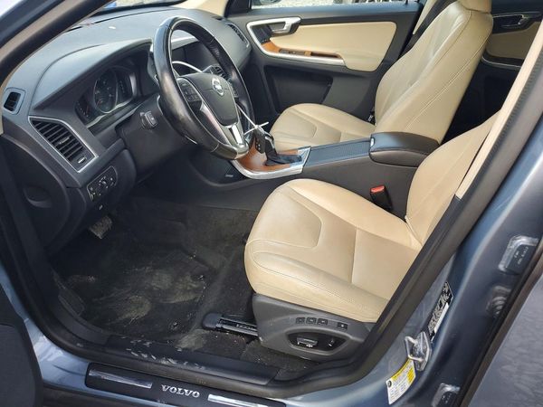 2017 VOLVO XC60 Inscription — DENT