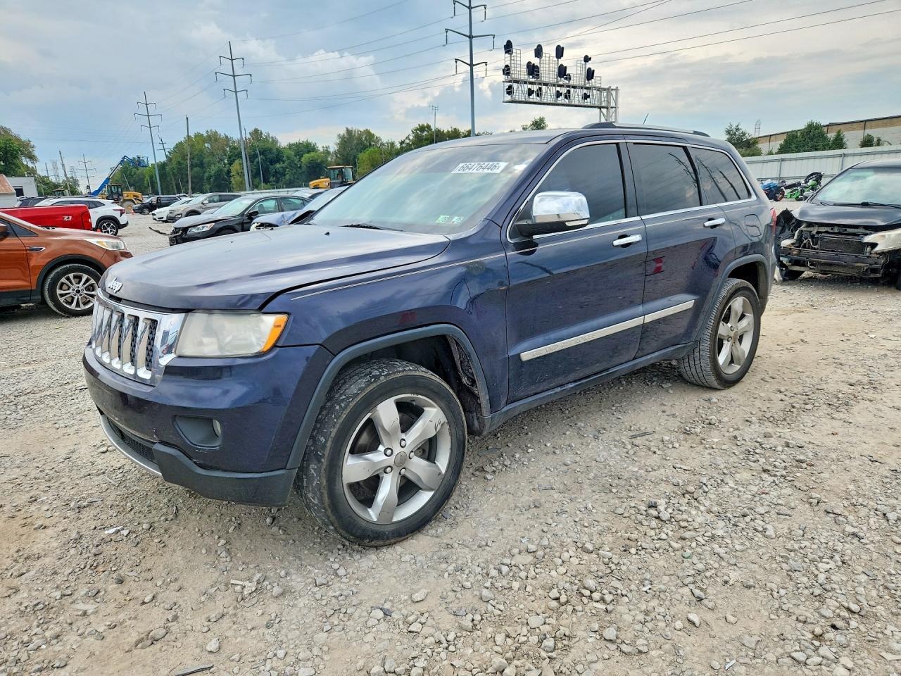 2013 JEEP CHEROKEE Overland — Front 3/4