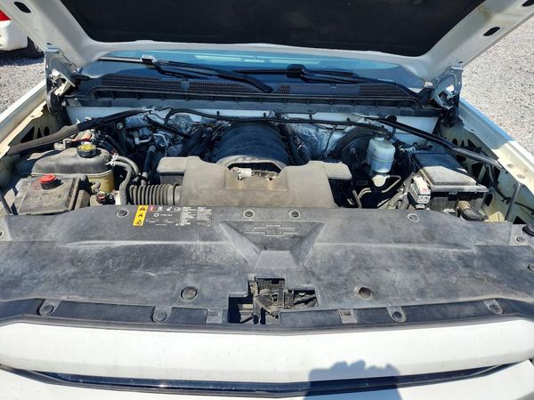 2018 CHEVROLET SILVERADO LT — Engine bay