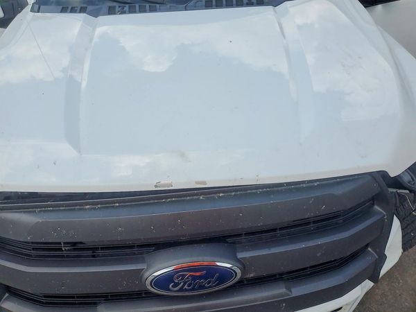 2017 FORD F150 SuperCrew — Engine bay