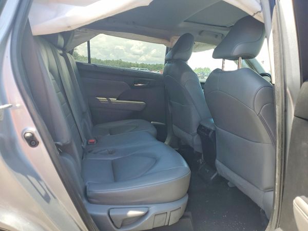 2022 TOYOTA HIGHLANDER
