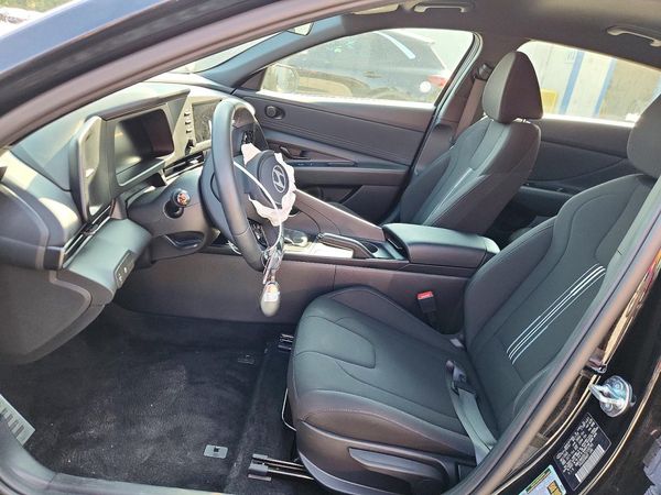 2026 HYUNDAI ELANTRA — DENT