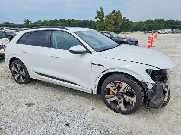 2022 AUDI E-TRON quattro Premium Plus