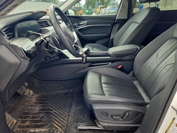 2022 AUDI E-TRON quattro Premium Plus