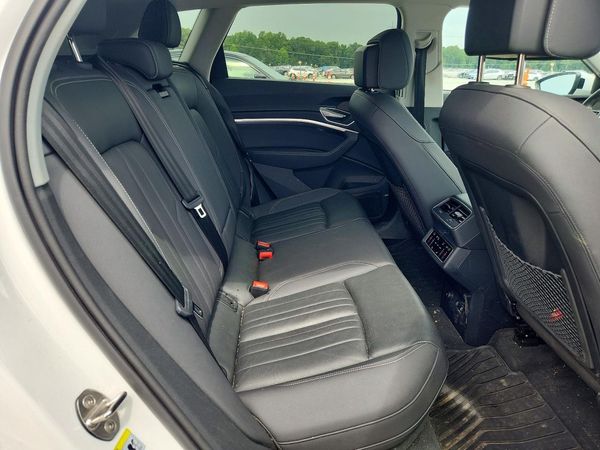 2022 AUDI E-TRON quattro Premium Plus