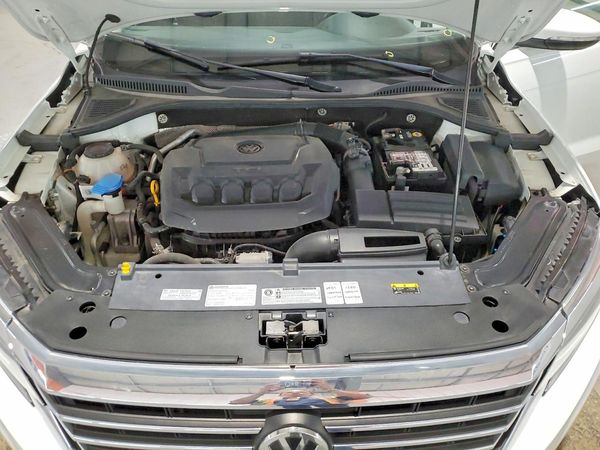 2020 VOLKSWAGEN PASSAT SEL — Engine bay