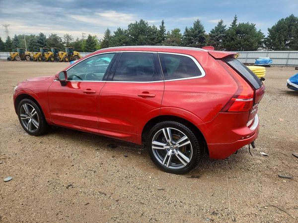 2021 VOLVO XC60 Momentum