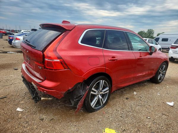 2021 VOLVO XC60 Momentum