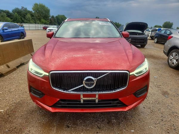 2021 VOLVO XC60 Momentum