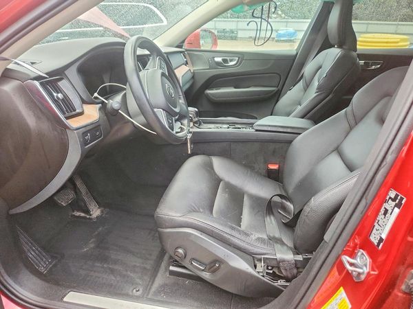 2021 VOLVO XC60 Momentum