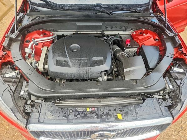2021 VOLVO XC60 Momentum
