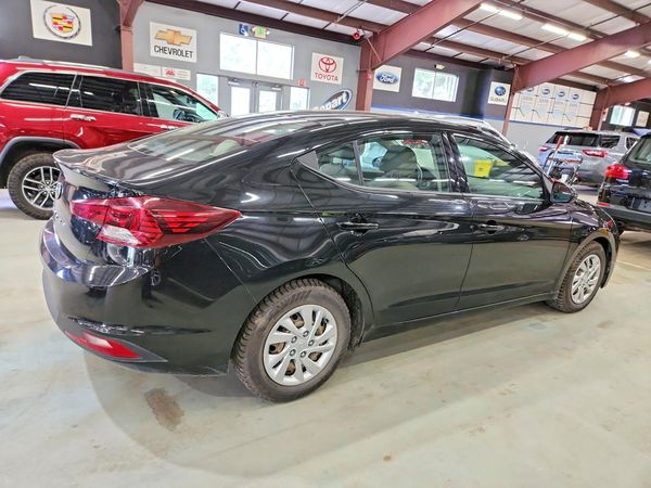 2019 HYUNDAI ELANTRA SE