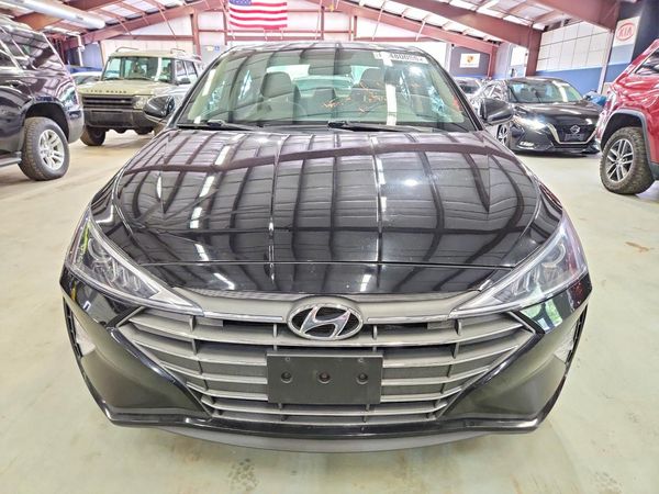 2019 HYUNDAI ELANTRA SE