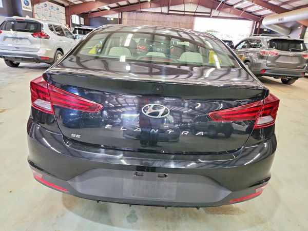 2019 HYUNDAI ELANTRA SE
