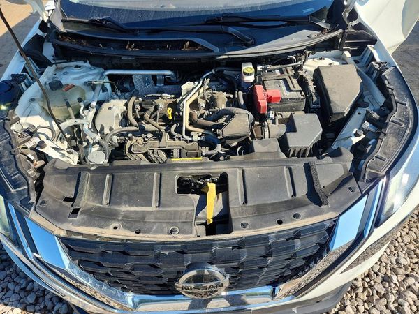 2021 NISSAN ROGUE S — Engine bay