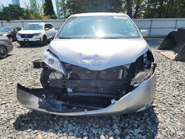 2017 TOYOTA SIENNA
