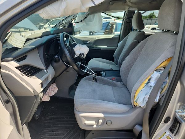 2017 TOYOTA SIENNA