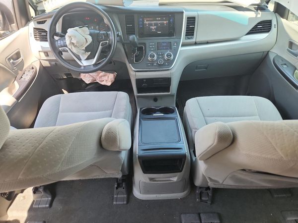 2017 TOYOTA SIENNA