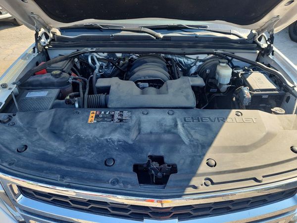 2017 CHEVROLET TAHOE LT — Engine bay