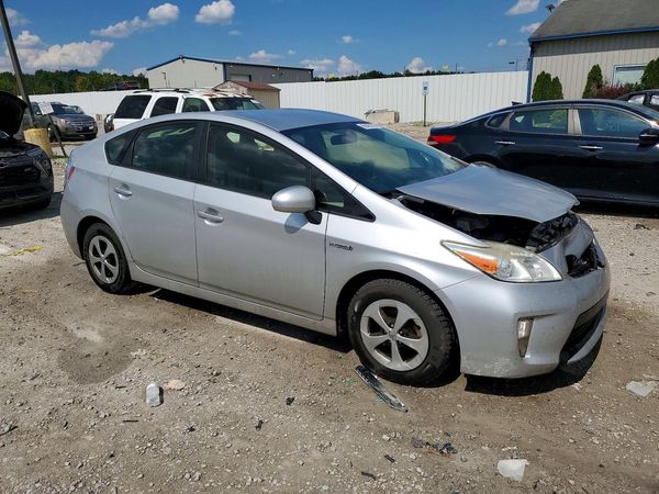 2015 TOYOTA PRIUS