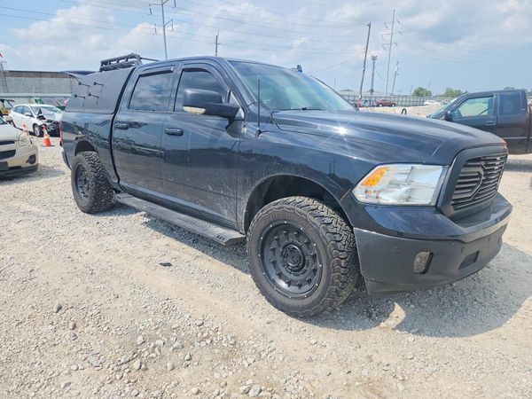 2017 RAM 1500 SLT
